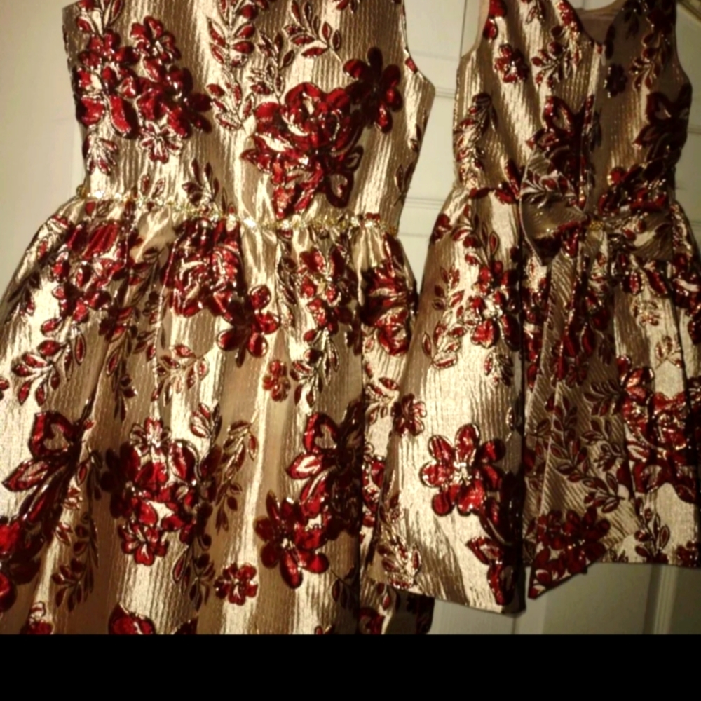 Dresses - Picture 4 of 4